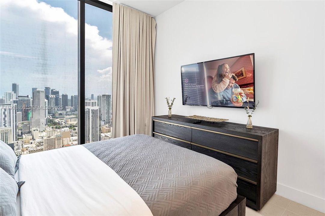 For Sale: $1,710,000 (3 beds, 2 baths, 1230 Square Feet)