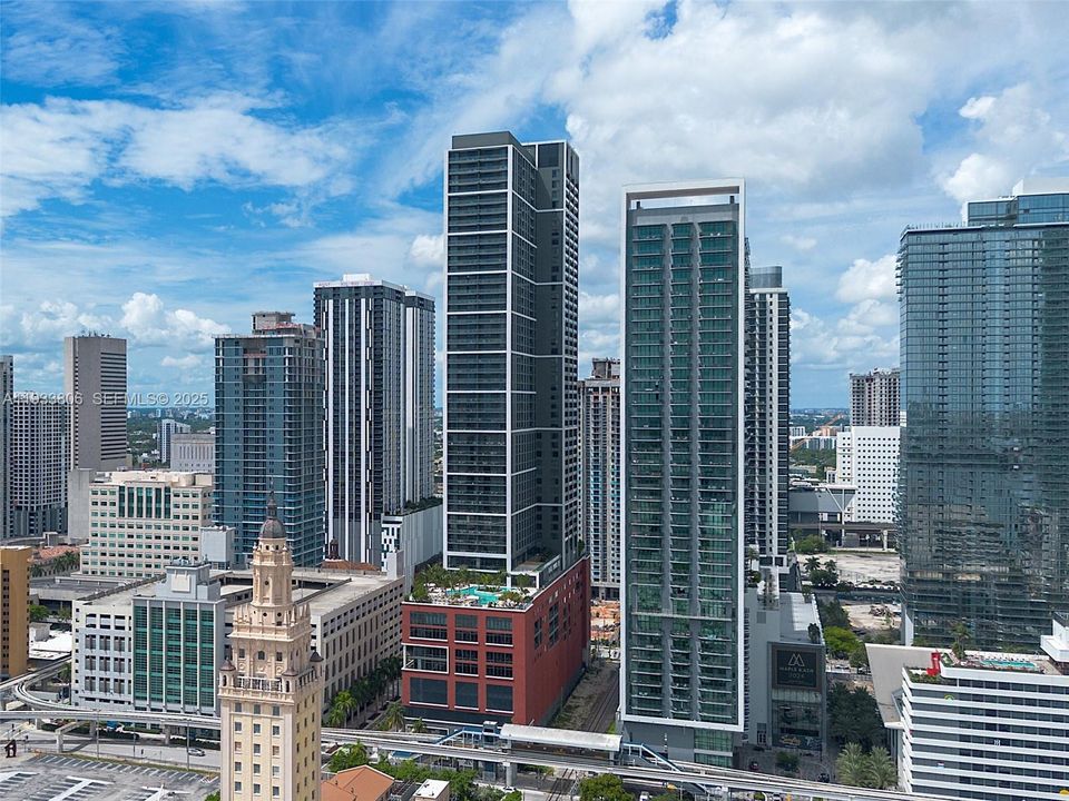 For Sale: $1,710,000 (3 beds, 2 baths, 1230 Square Feet)