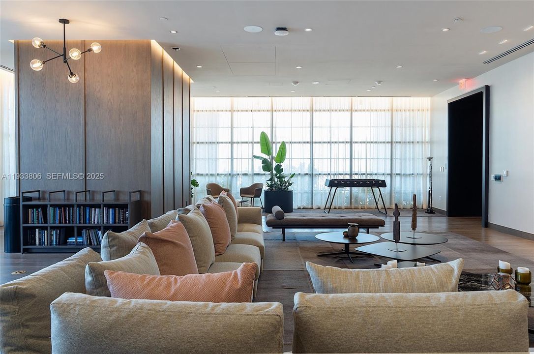 For Sale: $1,710,000 (3 beds, 2 baths, 1230 Square Feet)