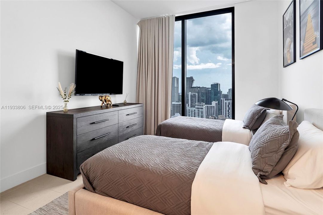 For Sale: $1,710,000 (3 beds, 2 baths, 1230 Square Feet)