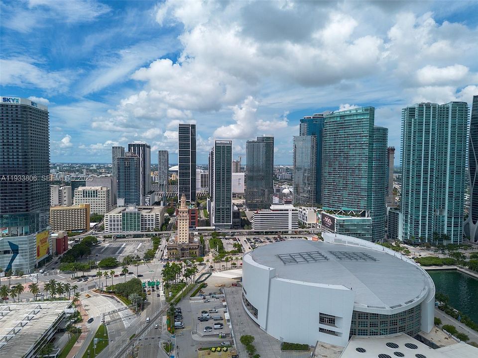 For Sale: $1,710,000 (3 beds, 2 baths, 1230 Square Feet)