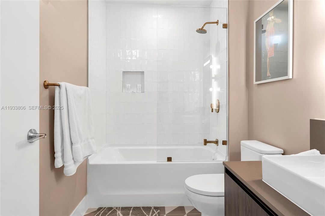 For Sale: $1,710,000 (3 beds, 2 baths, 1230 Square Feet)