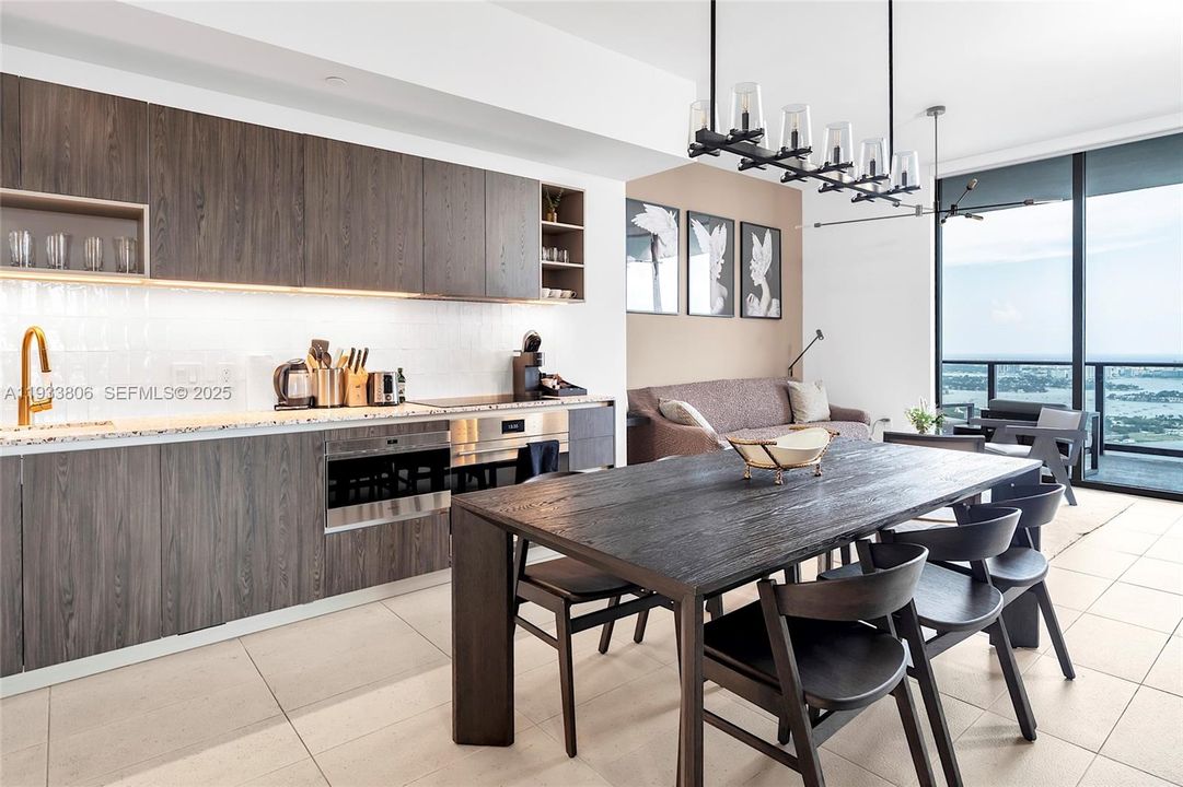 For Sale: $1,710,000 (3 beds, 2 baths, 1230 Square Feet)