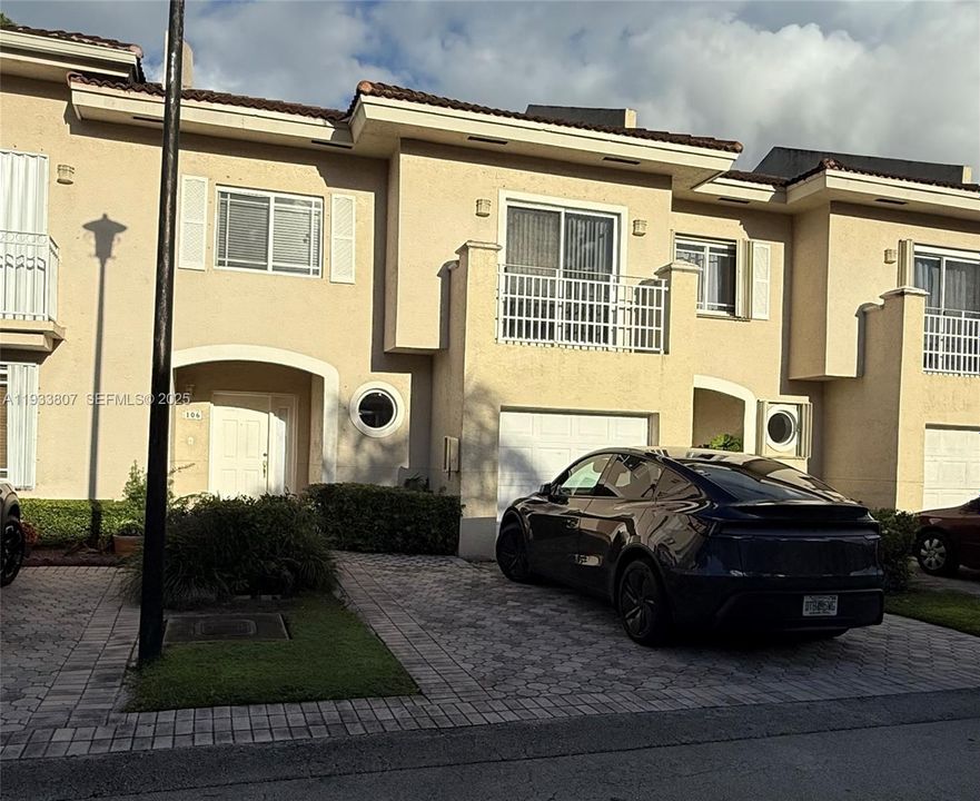 For Sale: $520,000 (3 beds, 3 baths, 1610 Square Feet)