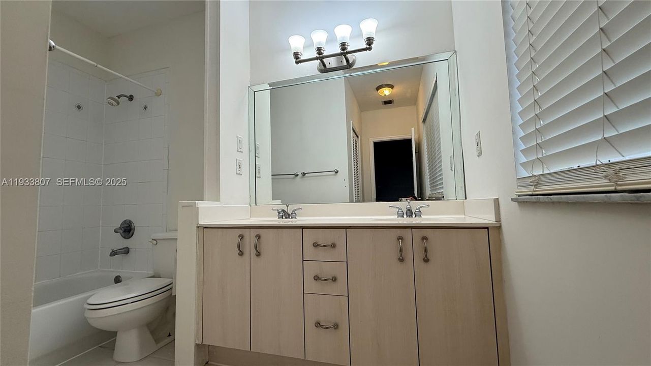 For Sale: $520,000 (3 beds, 3 baths, 1610 Square Feet)