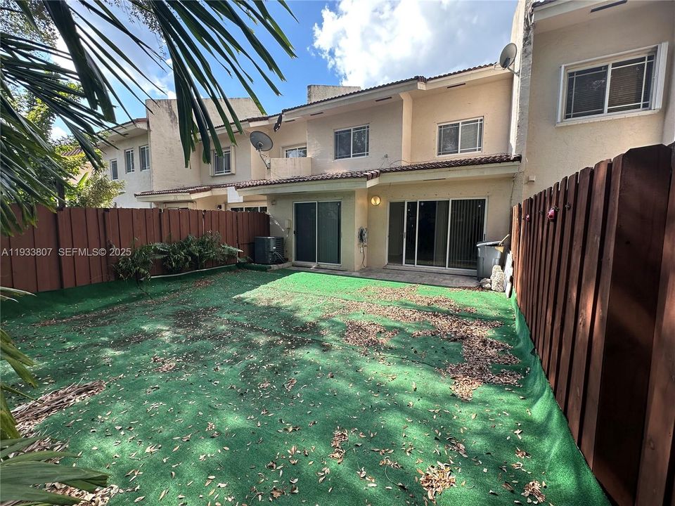 For Sale: $520,000 (3 beds, 3 baths, 1610 Square Feet)