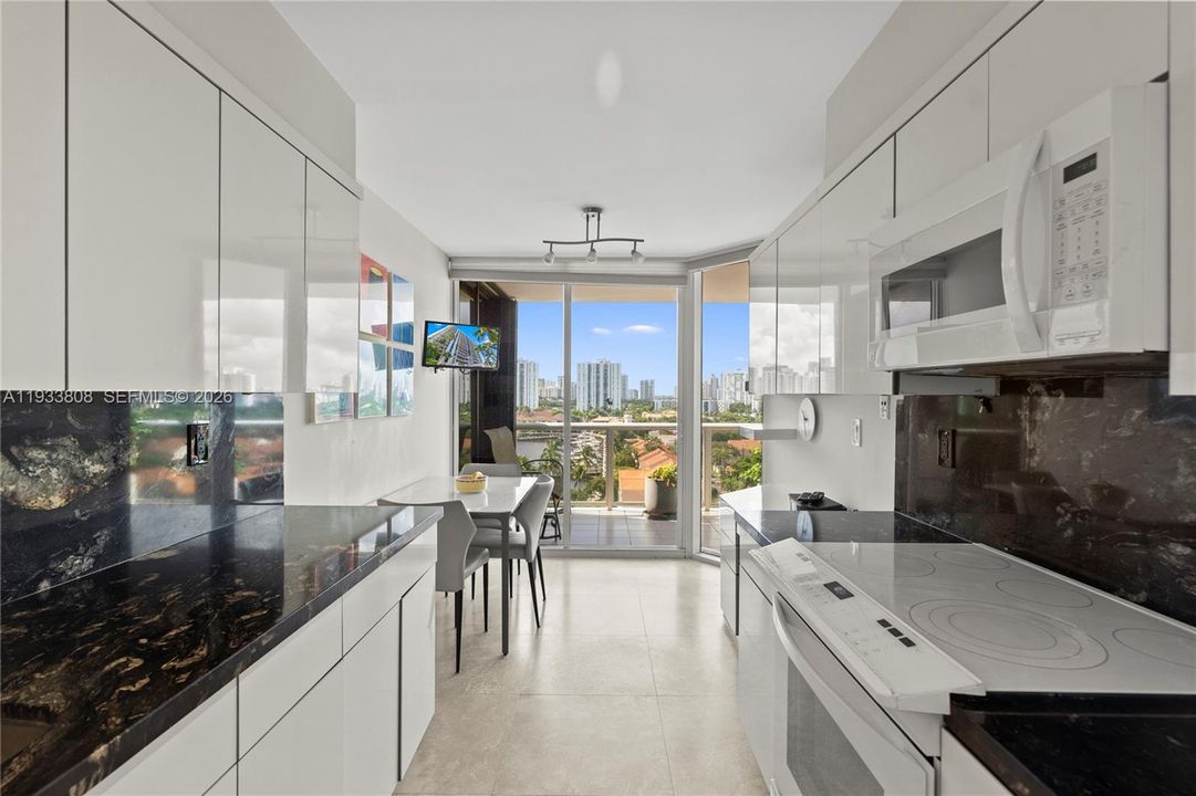 En Venta: $699,000 (3 camas, 2 baños, 1820 Pies cuadrados)