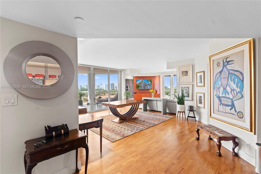 En Venta: $699,000 (3 camas, 2 baños, 1820 Pies cuadrados)