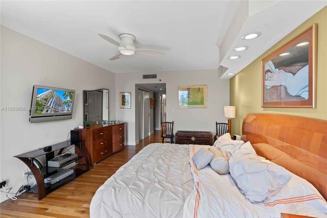 En Venta: $699,000 (3 camas, 2 baños, 1820 Pies cuadrados)