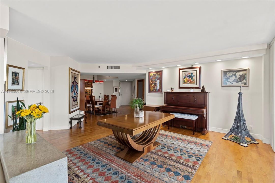 En Venta: $699,000 (3 camas, 2 baños, 1820 Pies cuadrados)