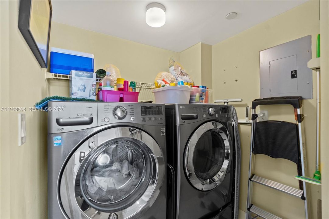 En Venta: $699,000 (3 camas, 2 baños, 1820 Pies cuadrados)