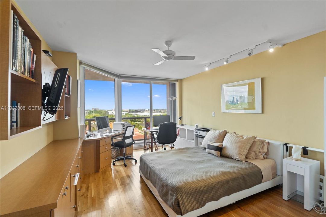 En Venta: $699,000 (3 camas, 2 baños, 1820 Pies cuadrados)