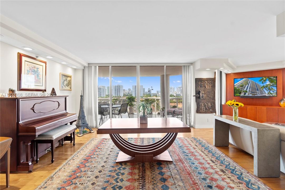 En Venta: $699,000 (3 camas, 2 baños, 1820 Pies cuadrados)