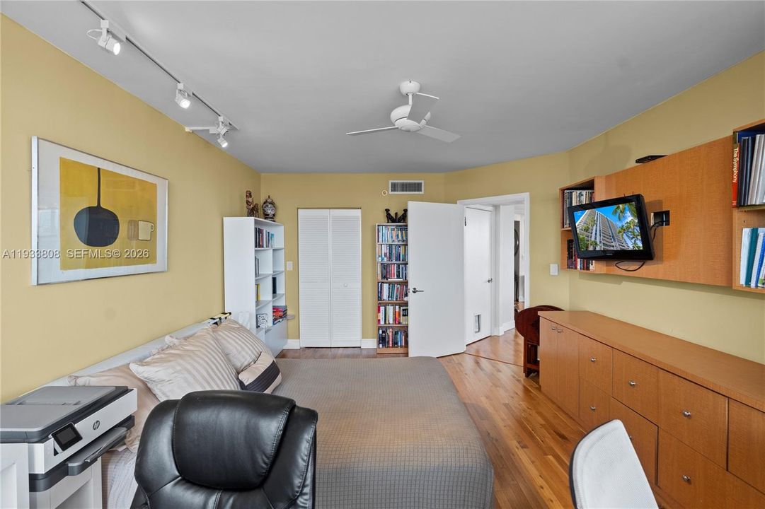 En Venta: $699,000 (3 camas, 2 baños, 1820 Pies cuadrados)