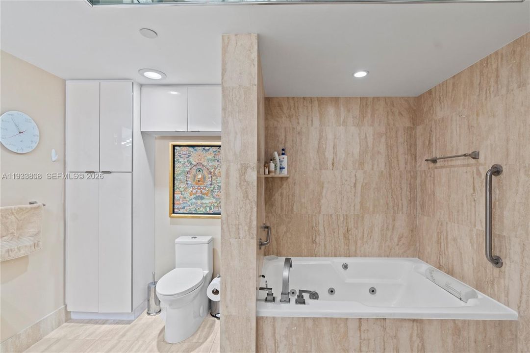 En Venta: $699,000 (3 camas, 2 baños, 1820 Pies cuadrados)