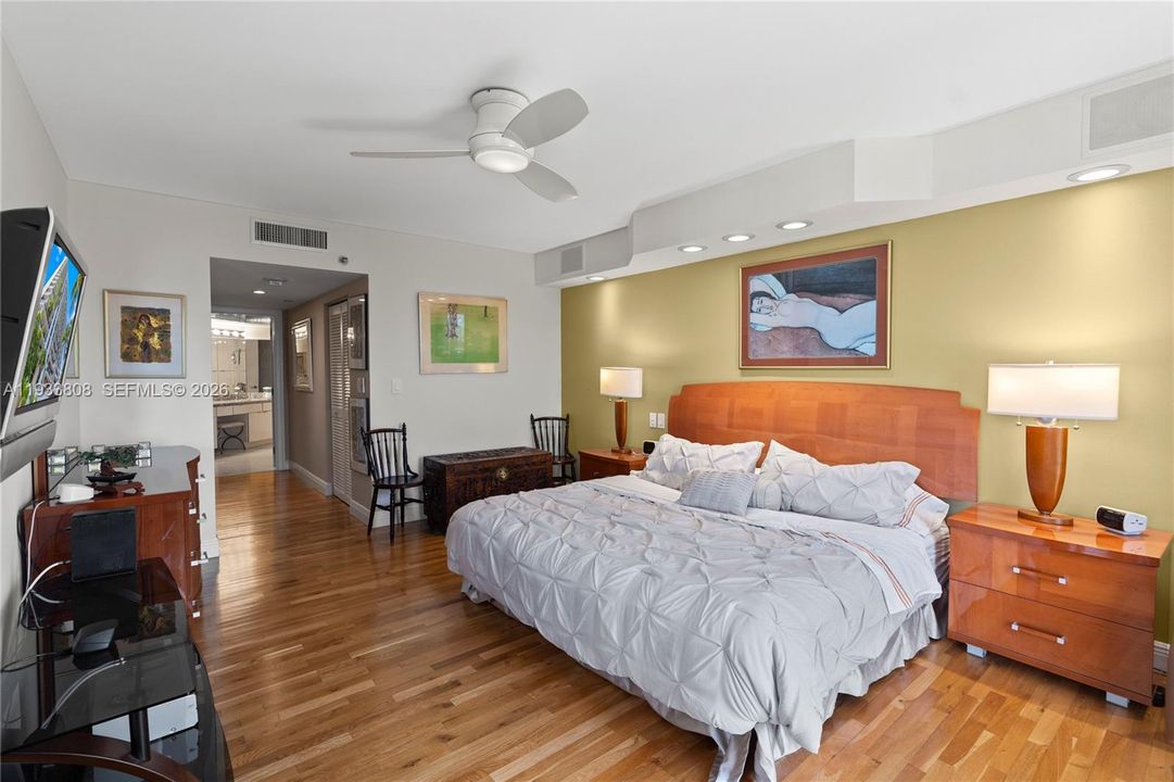 En Venta: $699,000 (3 camas, 2 baños, 1820 Pies cuadrados)