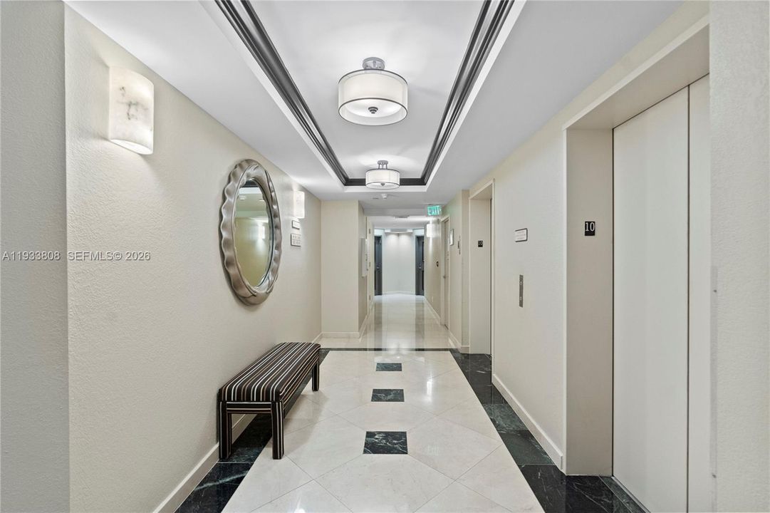 En Venta: $699,000 (3 camas, 2 baños, 1820 Pies cuadrados)