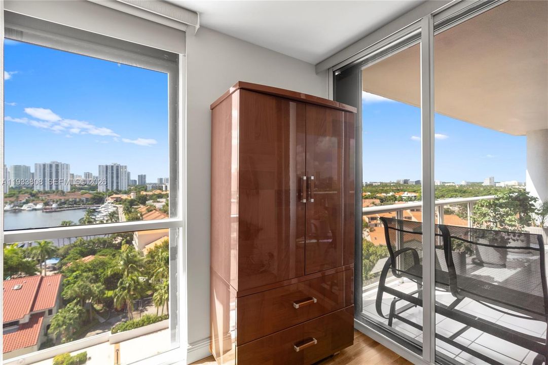 En Venta: $699,000 (3 camas, 2 baños, 1820 Pies cuadrados)