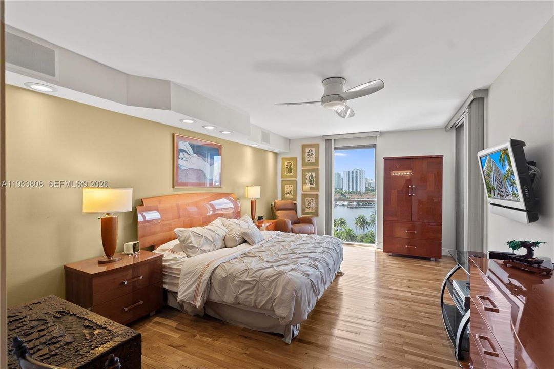 En Venta: $699,000 (3 camas, 2 baños, 1820 Pies cuadrados)