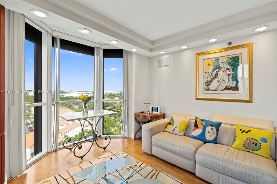 En Venta: $699,000 (3 camas, 2 baños, 1820 Pies cuadrados)