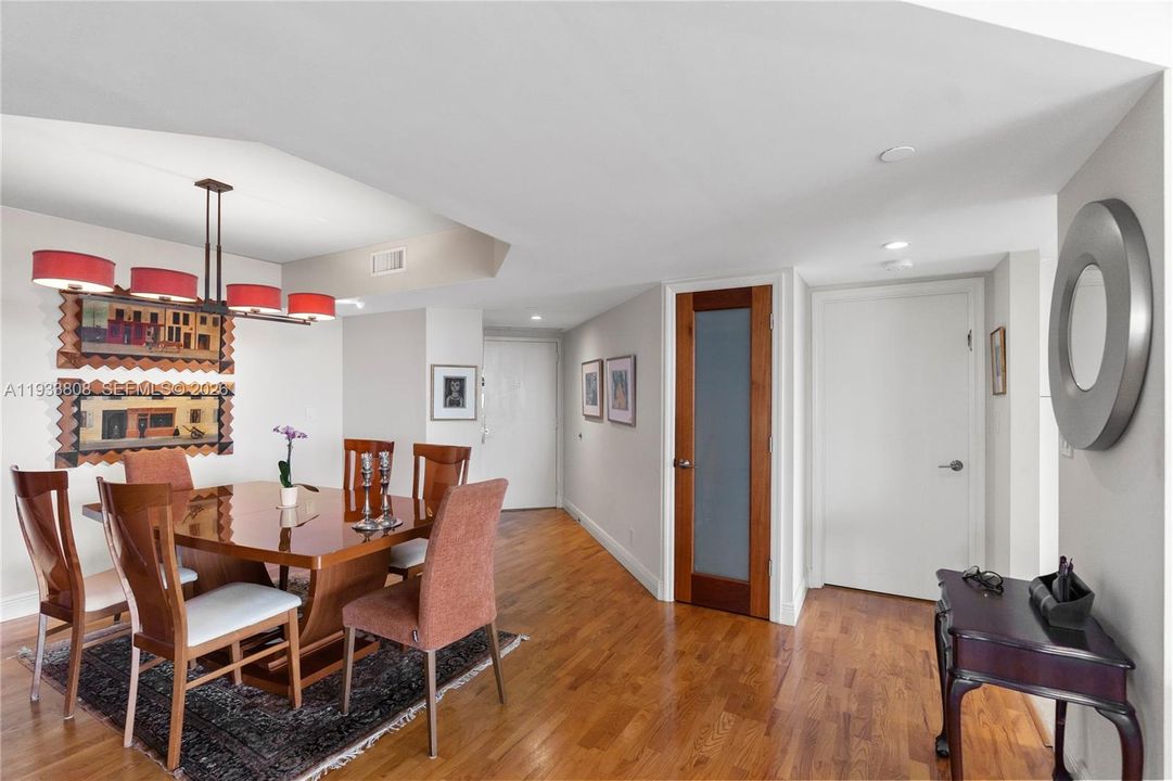 En Venta: $699,000 (3 camas, 2 baños, 1820 Pies cuadrados)