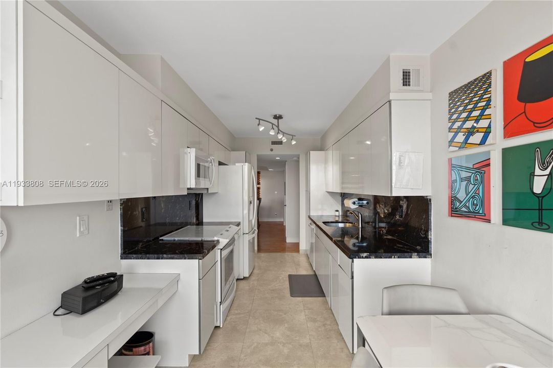 En Venta: $699,000 (3 camas, 2 baños, 1820 Pies cuadrados)