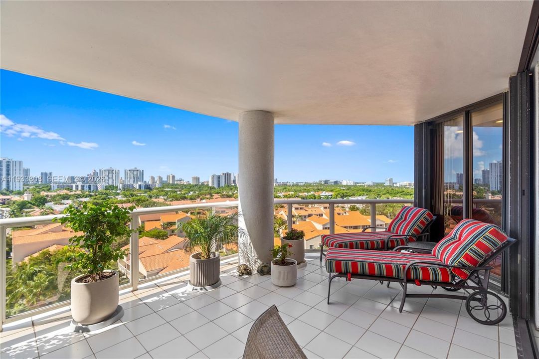 En Venta: $699,000 (3 camas, 2 baños, 1820 Pies cuadrados)