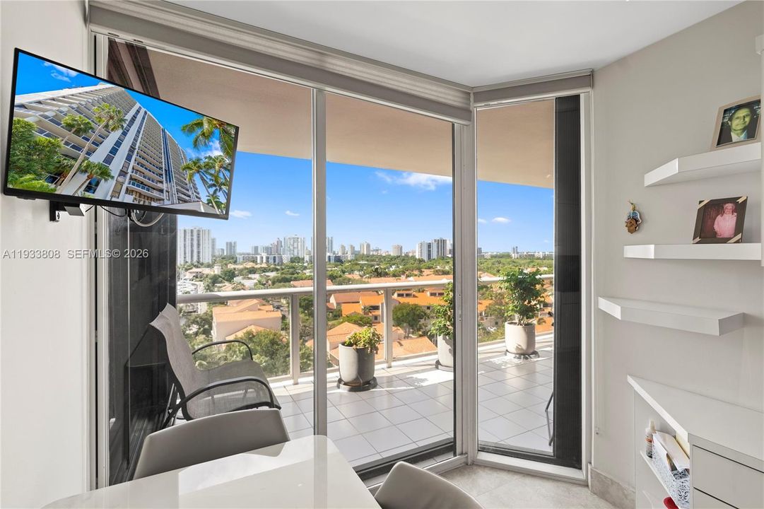 En Venta: $699,000 (3 camas, 2 baños, 1820 Pies cuadrados)