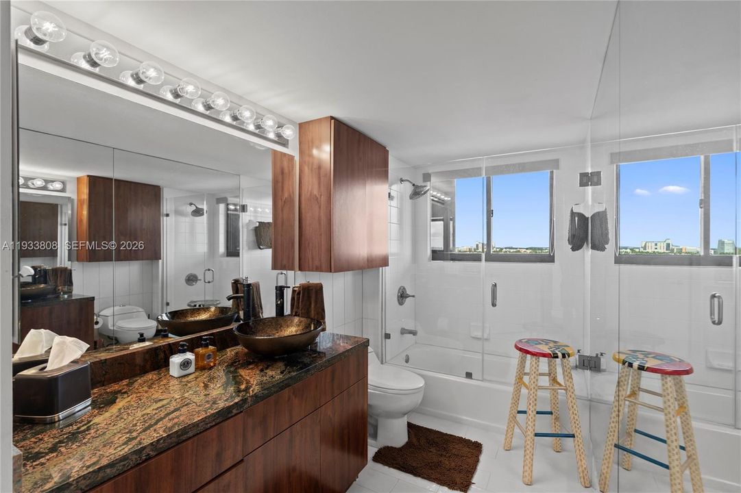 En Venta: $699,000 (3 camas, 2 baños, 1820 Pies cuadrados)