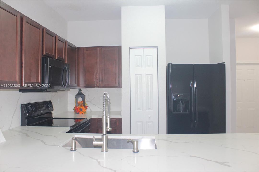 出租: $2,800 (3 贝兹, 2 浴室, 1470 平方英尺)