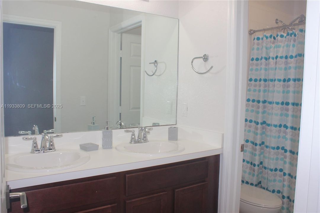 出租: $2,800 (3 贝兹, 2 浴室, 1470 平方英尺)