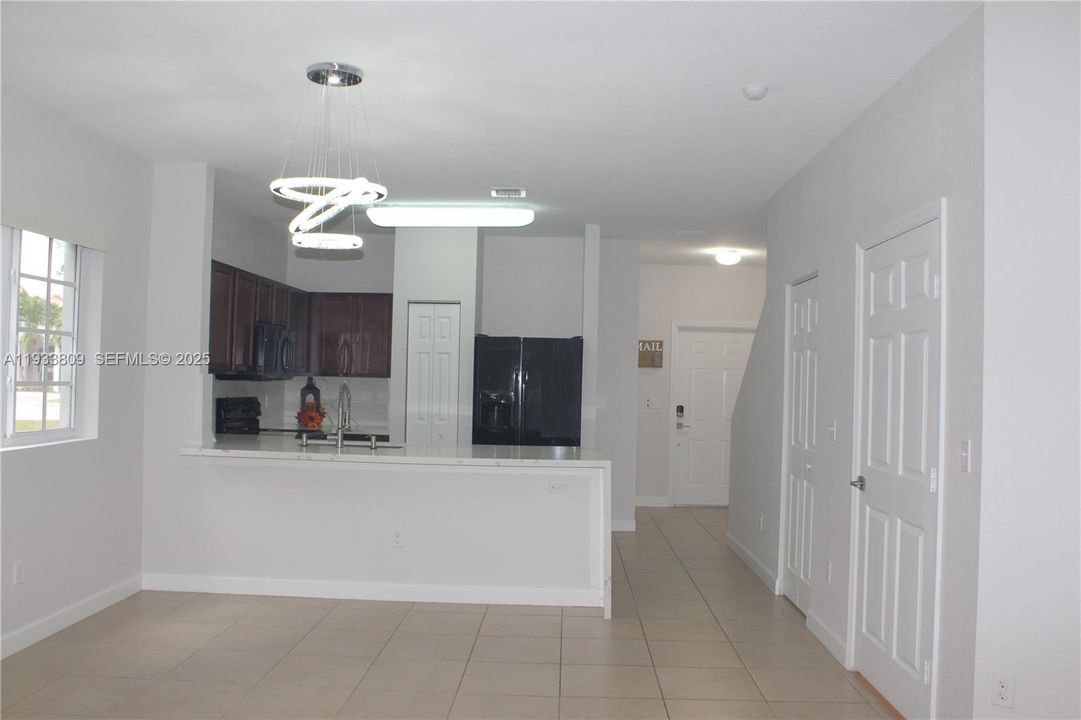 出租: $2,800 (3 贝兹, 2 浴室, 1470 平方英尺)