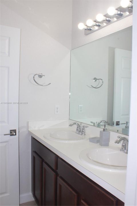 出租: $2,800 (3 贝兹, 2 浴室, 1470 平方英尺)