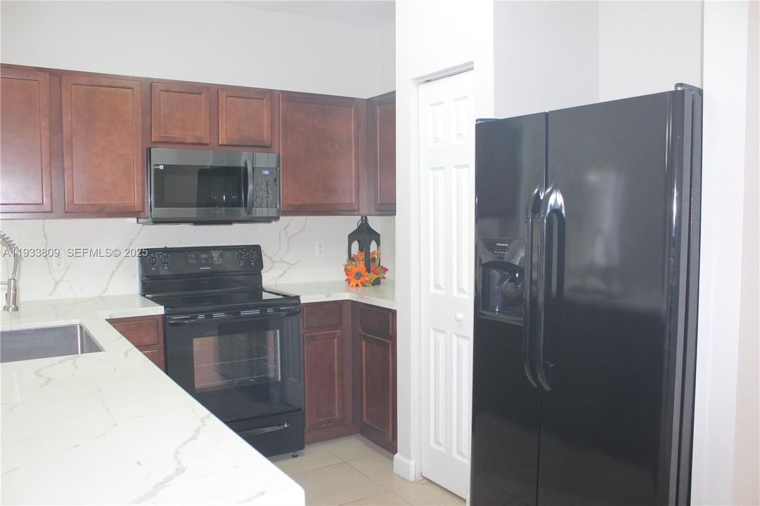 出租: $2,800 (3 贝兹, 2 浴室, 1470 平方英尺)