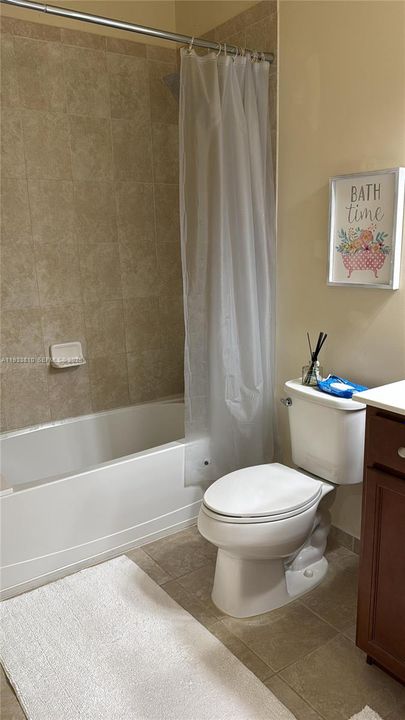 出租: $4,200 (3 贝兹, 2 浴室, 1875 平方英尺)