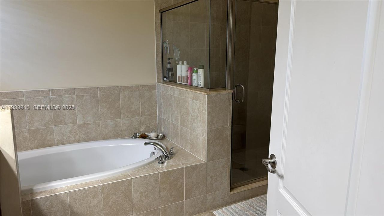 出租: $4,200 (3 贝兹, 2 浴室, 1875 平方英尺)