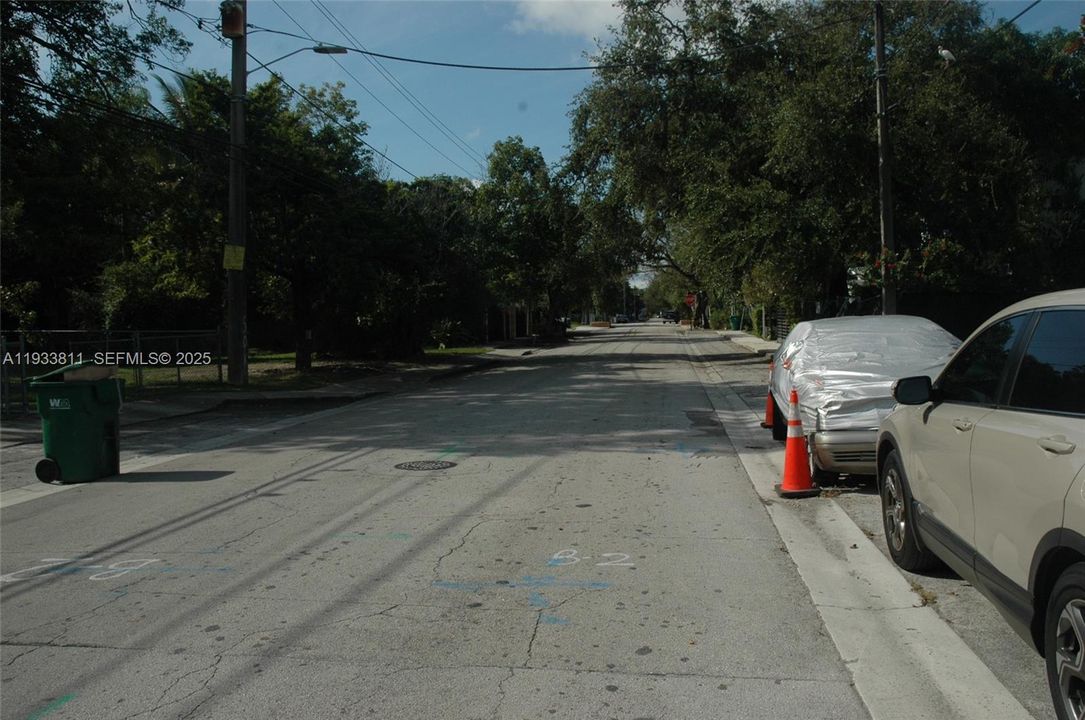 For Sale: $950,000 (2 beds, 1 baths, 852 Square Feet)