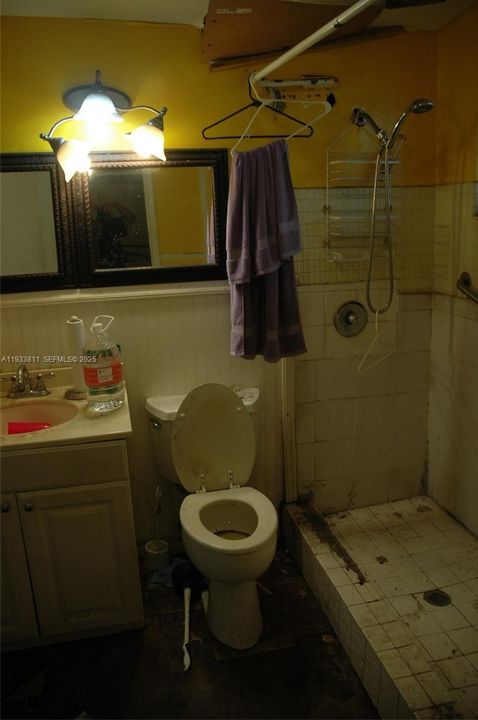 For Sale: $950,000 (2 beds, 1 baths, 852 Square Feet)