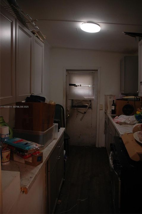 For Sale: $950,000 (2 beds, 1 baths, 852 Square Feet)