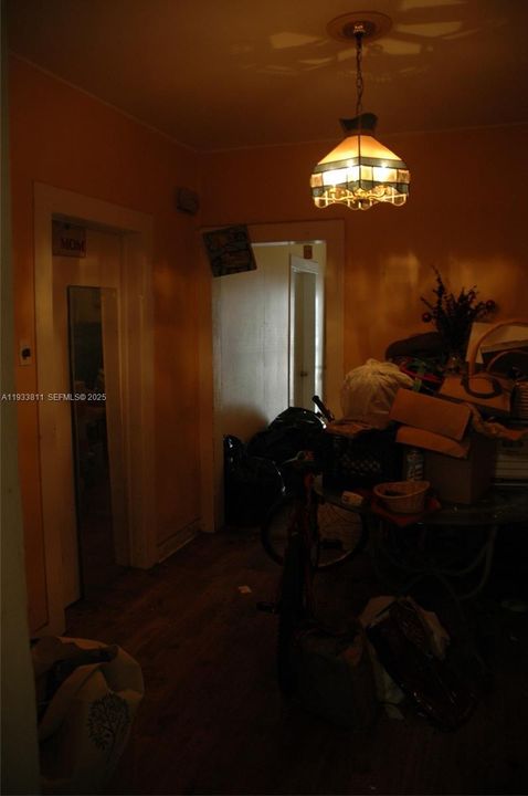 For Sale: $950,000 (2 beds, 1 baths, 852 Square Feet)