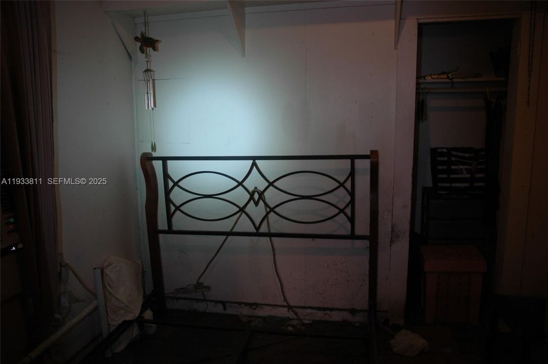 For Sale: $950,000 (2 beds, 1 baths, 852 Square Feet)