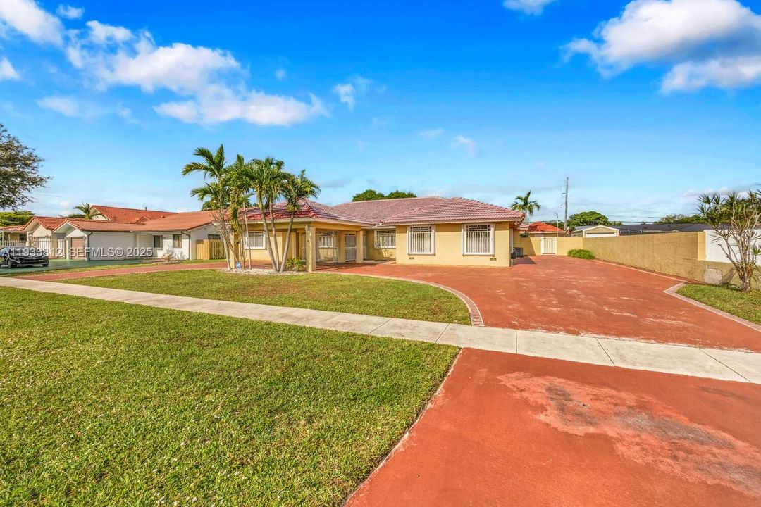 For Sale: $1,000,000 (4 beds, 3 baths, 3182 Square Feet)