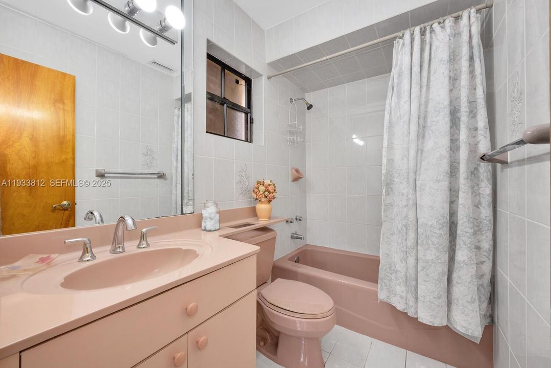 For Sale: $1,000,000 (4 beds, 3 baths, 3182 Square Feet)