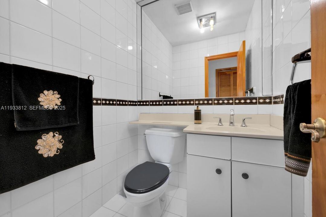 For Sale: $1,000,000 (4 beds, 3 baths, 3182 Square Feet)