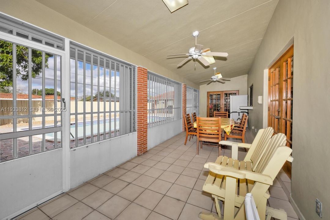 For Sale: $1,000,000 (4 beds, 3 baths, 3182 Square Feet)