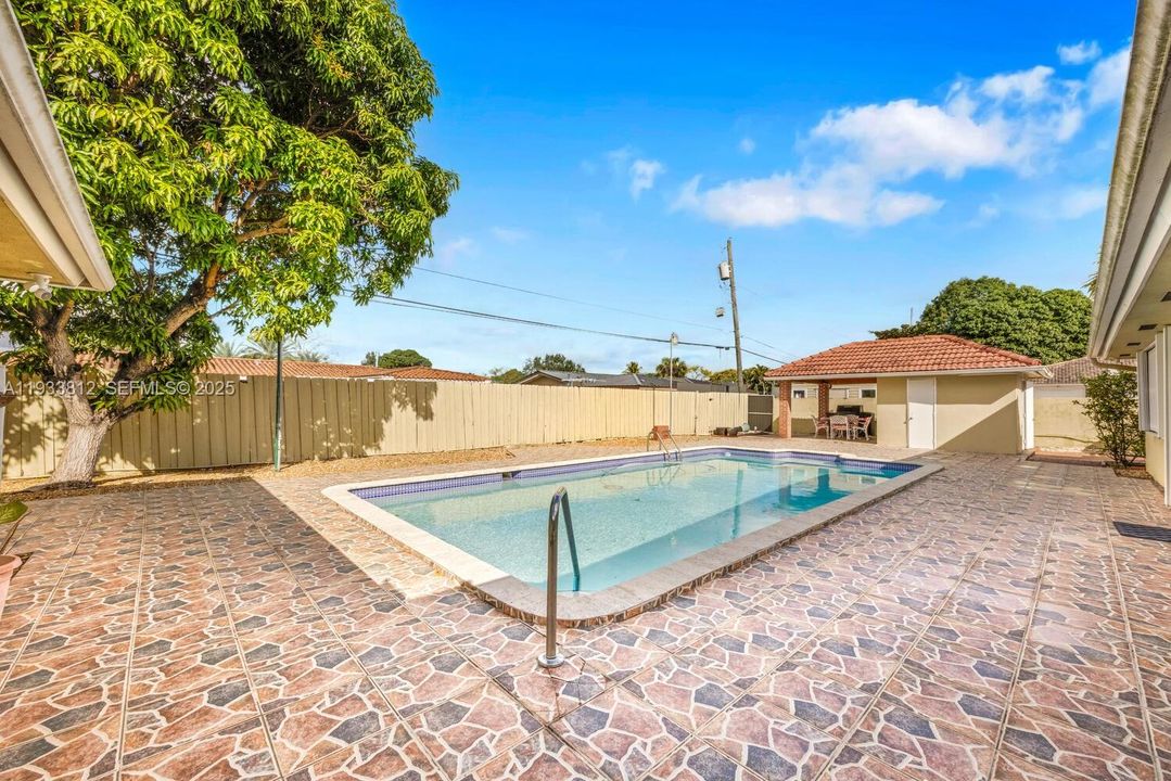 For Sale: $1,000,000 (4 beds, 3 baths, 3182 Square Feet)