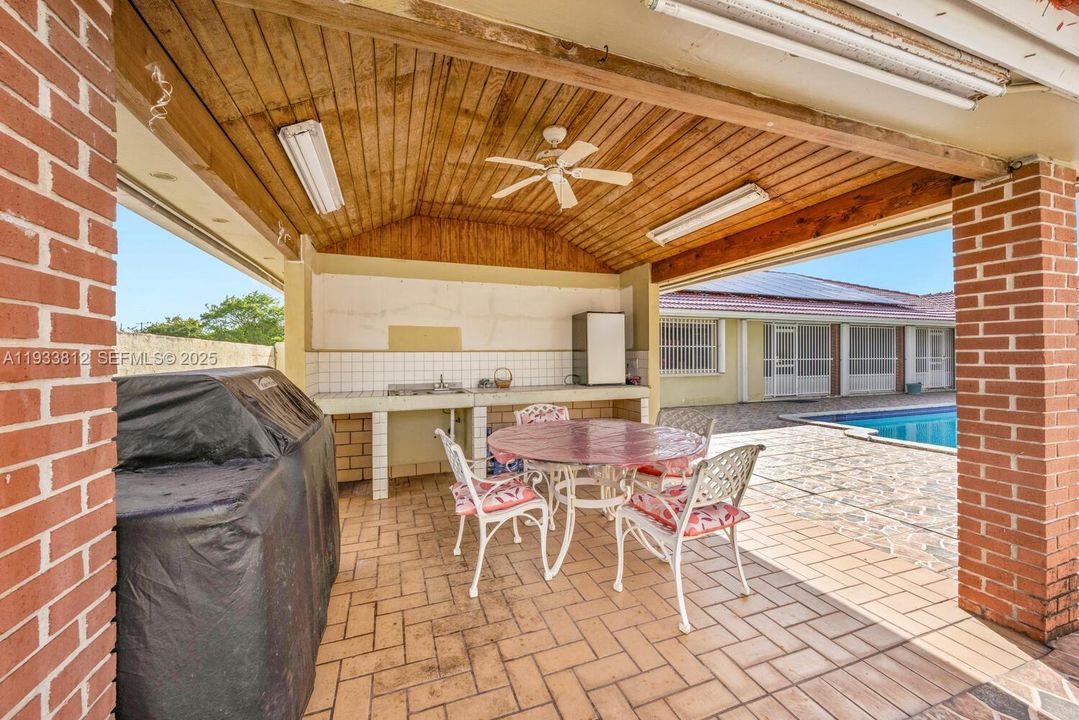 For Sale: $1,000,000 (4 beds, 3 baths, 3182 Square Feet)