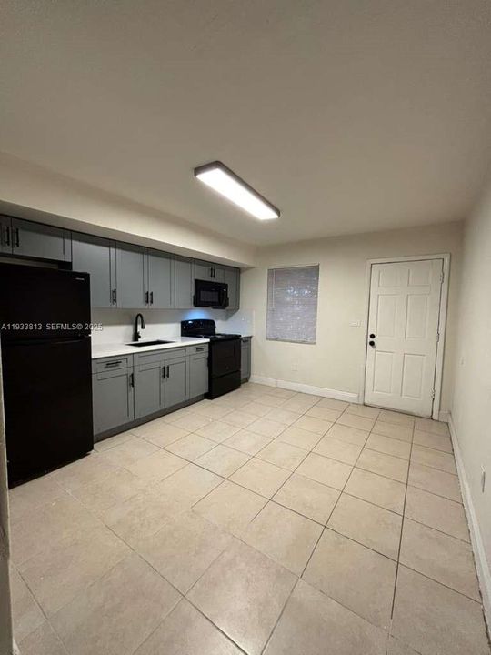 For Rent: $3,200 (3 beds, 2 baths, 1500 Square Feet)