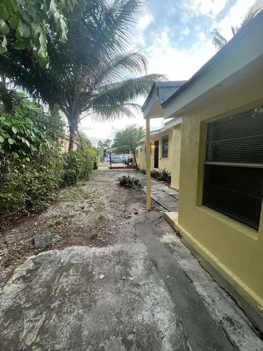 For Rent: $3,200 (3 beds, 2 baths, 1500 Square Feet)