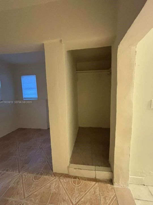 For Rent: $3,200 (3 beds, 2 baths, 1500 Square Feet)